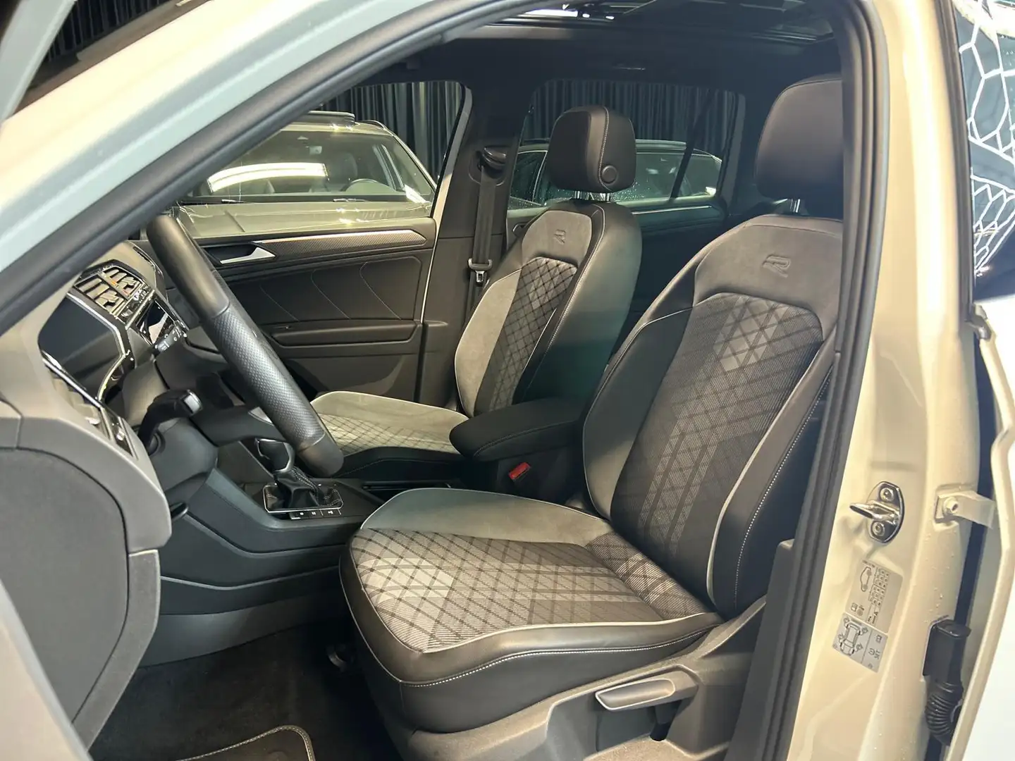 Volkswagen Tiguan 1.4 TSI eHybrid R-Line|Pano|Trekhaak|HUD|Camera|GT Blanco - 2