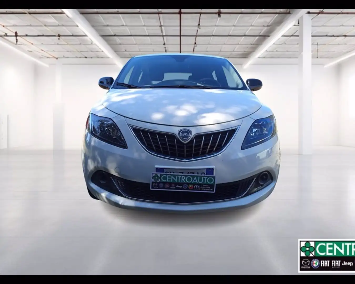 Lancia Ypsilon 1.0 firefly hybrid Platino s&s 70cv Bianco - 2