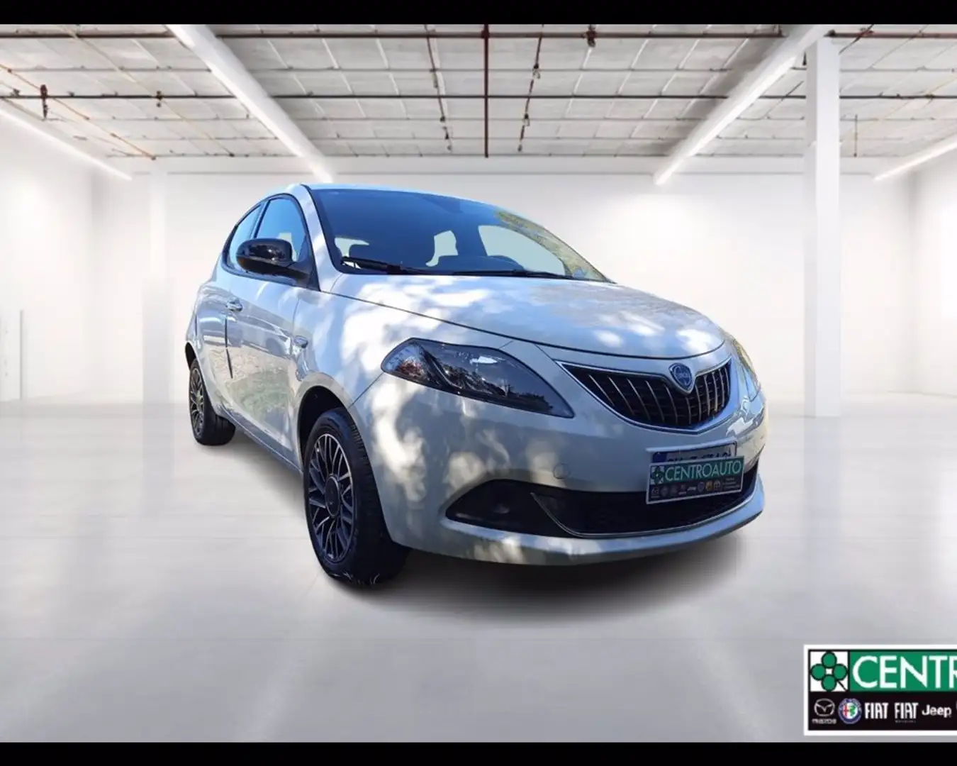 Lancia Ypsilon 1.0 firefly hybrid Platino s&s 70cv Bianco - 1