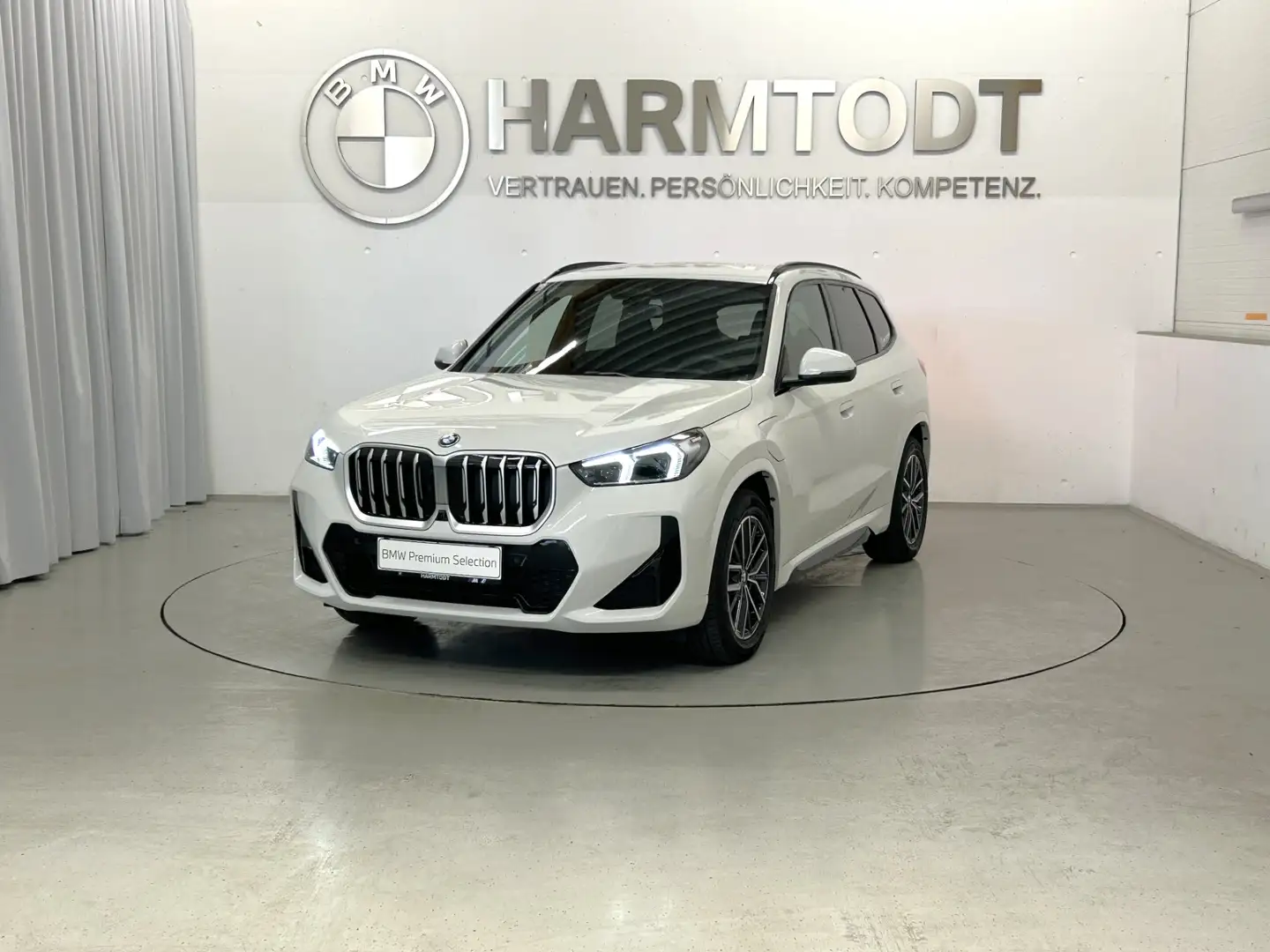 BMW X1 xDrive25e *M-Sportpaket / Innovationspaket / AHV* Weiß - 2