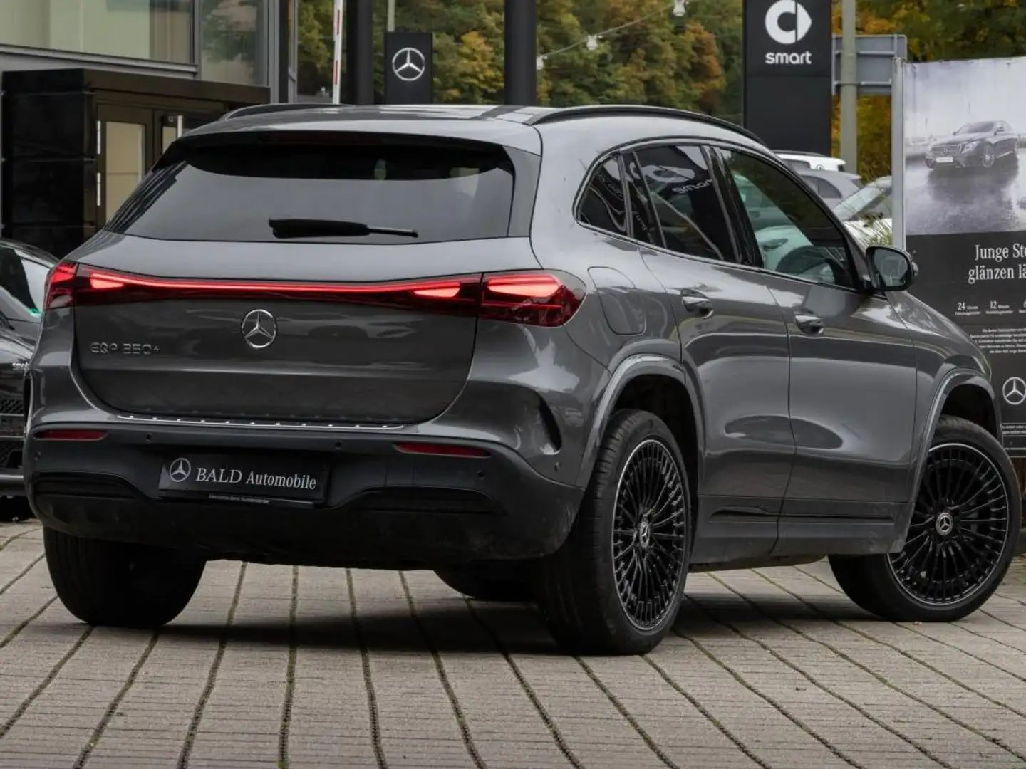 Mercedes-Benz EQA 250 + AMG-Sport/Pano/Dist/Burm/360/Memo/Night Grau - 2