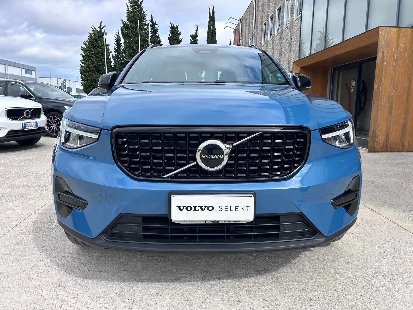Volvo XC40 XC40 2023 2.0 b3 Plus Dark auto Blu/Azzurro - 1