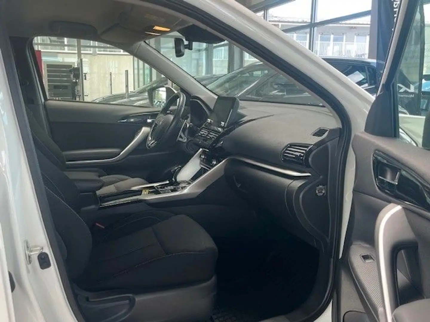 Mitsubishi Eclipse Cross Plug-in Hybrid BASIS 2.4 MIVEC 4WD Weiß - 2