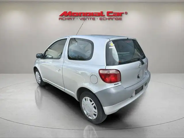 Toyota Yaris view 4