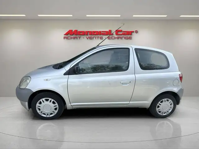 Toyota Yaris view 3