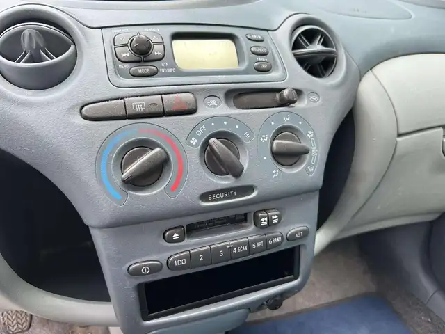 Toyota Yaris view 9
