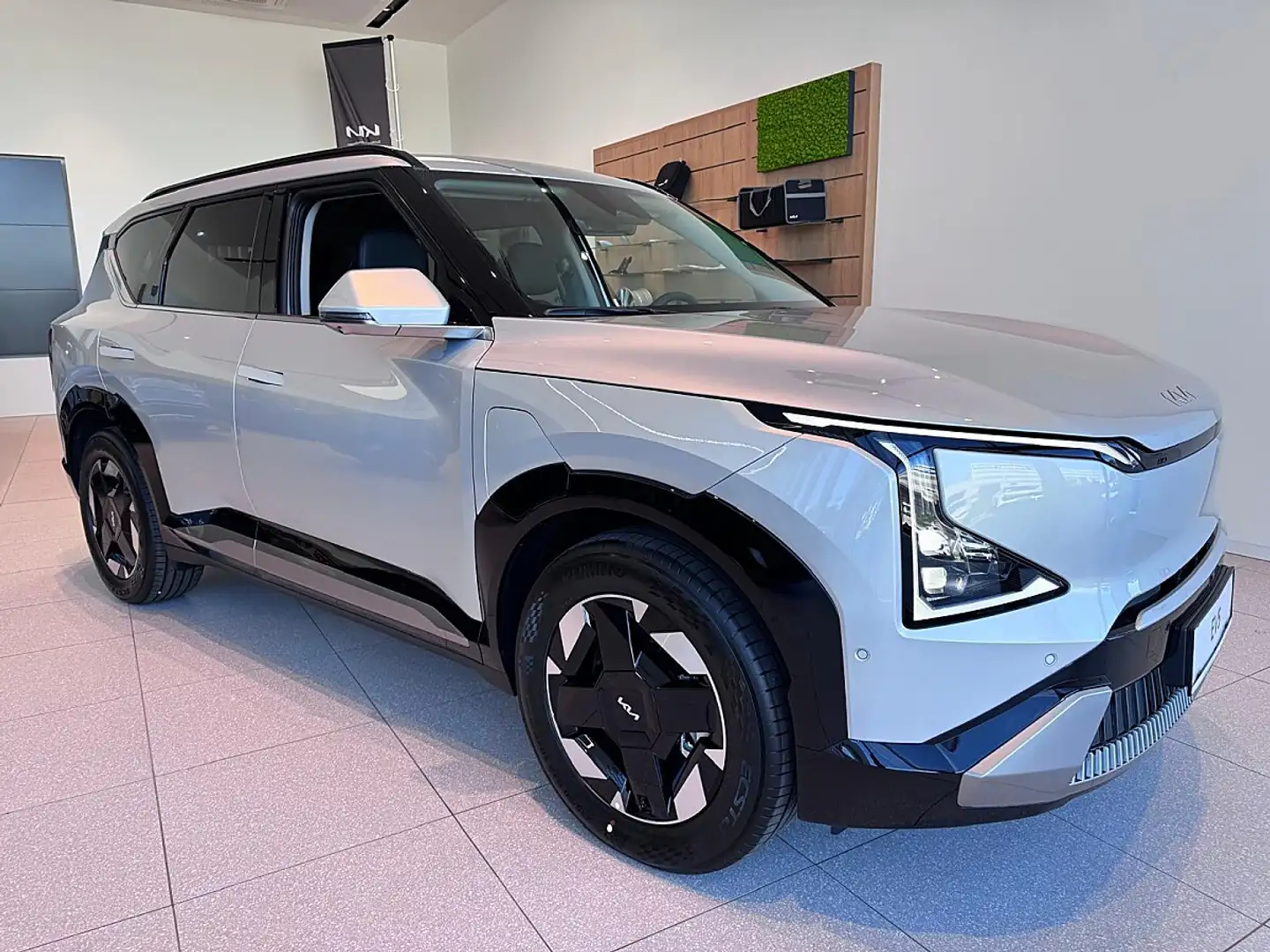 Kia EV5 FWD 81,4kWh Earth Plus Silber - 2