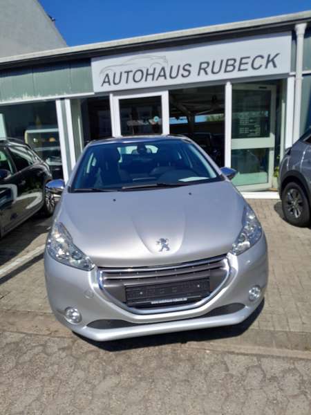 Peugeot 208 Allure 120 SHZ Navi Klimaautomatik Panoramadach