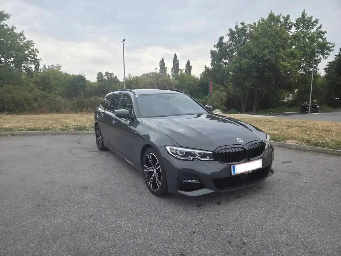 BMW 318 318d Touring Aut. M-Sportpaket | Standheizung | ACC | Kamera | Leder Grau - 1