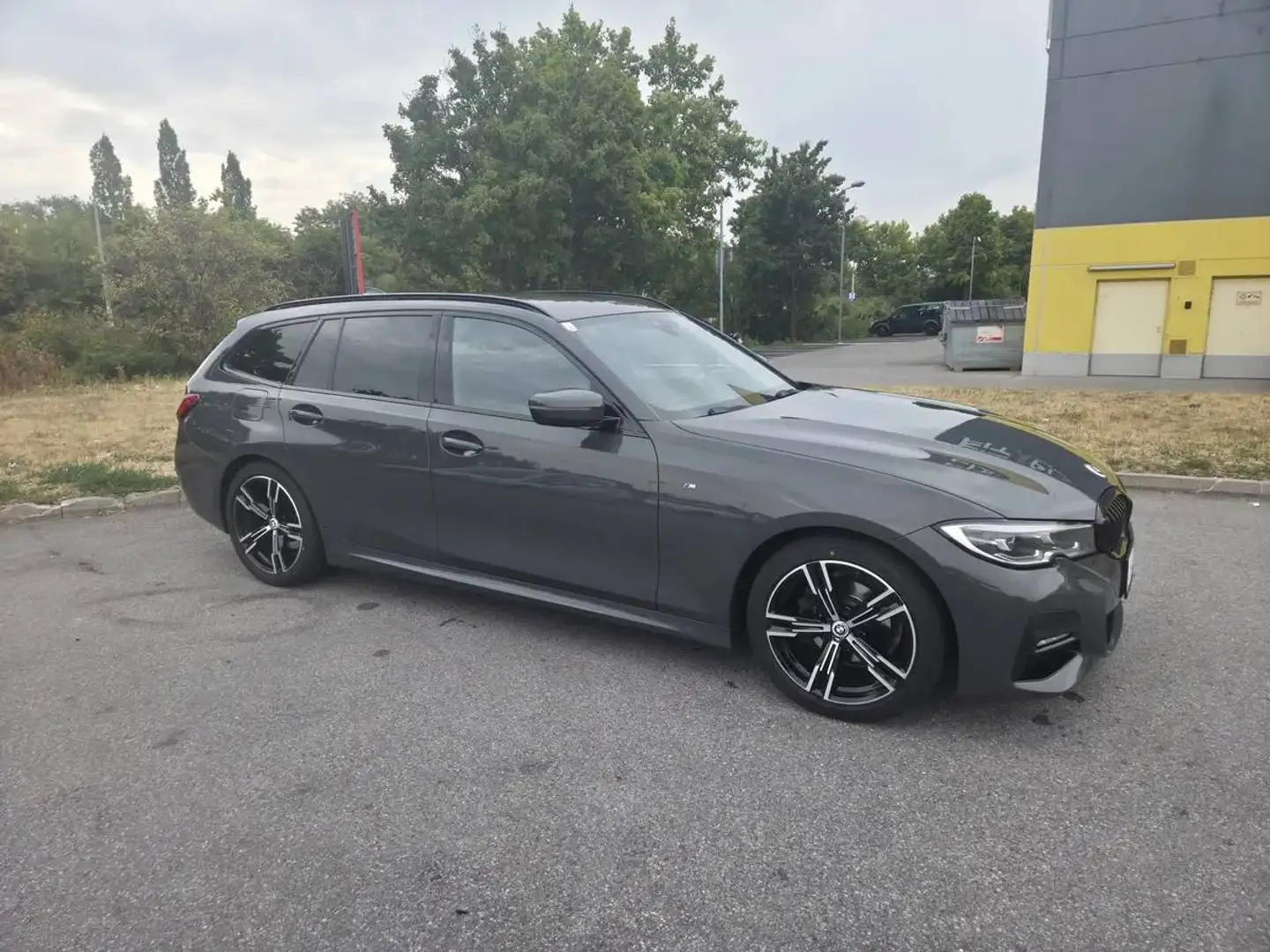 BMW 318 318d Touring Aut. M-Sportpaket | Standheizung | ACC | Kamera | Leder Grau - 2
