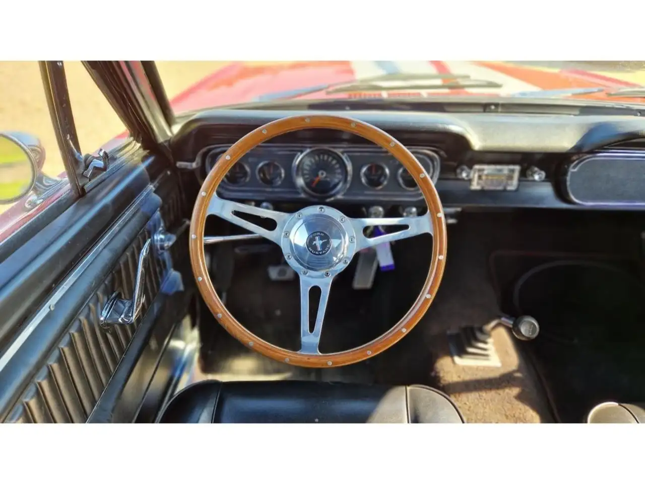 Ford Mustang FASTBACK 289 CI V8 1965 ROUGE BANDES BLANCHES, foto 7