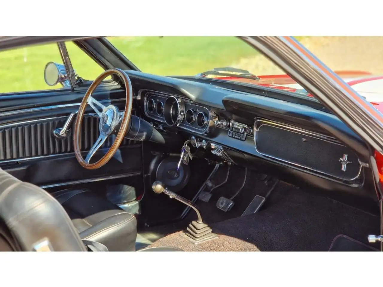 Ford Mustang FASTBACK 289 CI V8 1965 ROUGE BANDES BLANCHES, foto 5