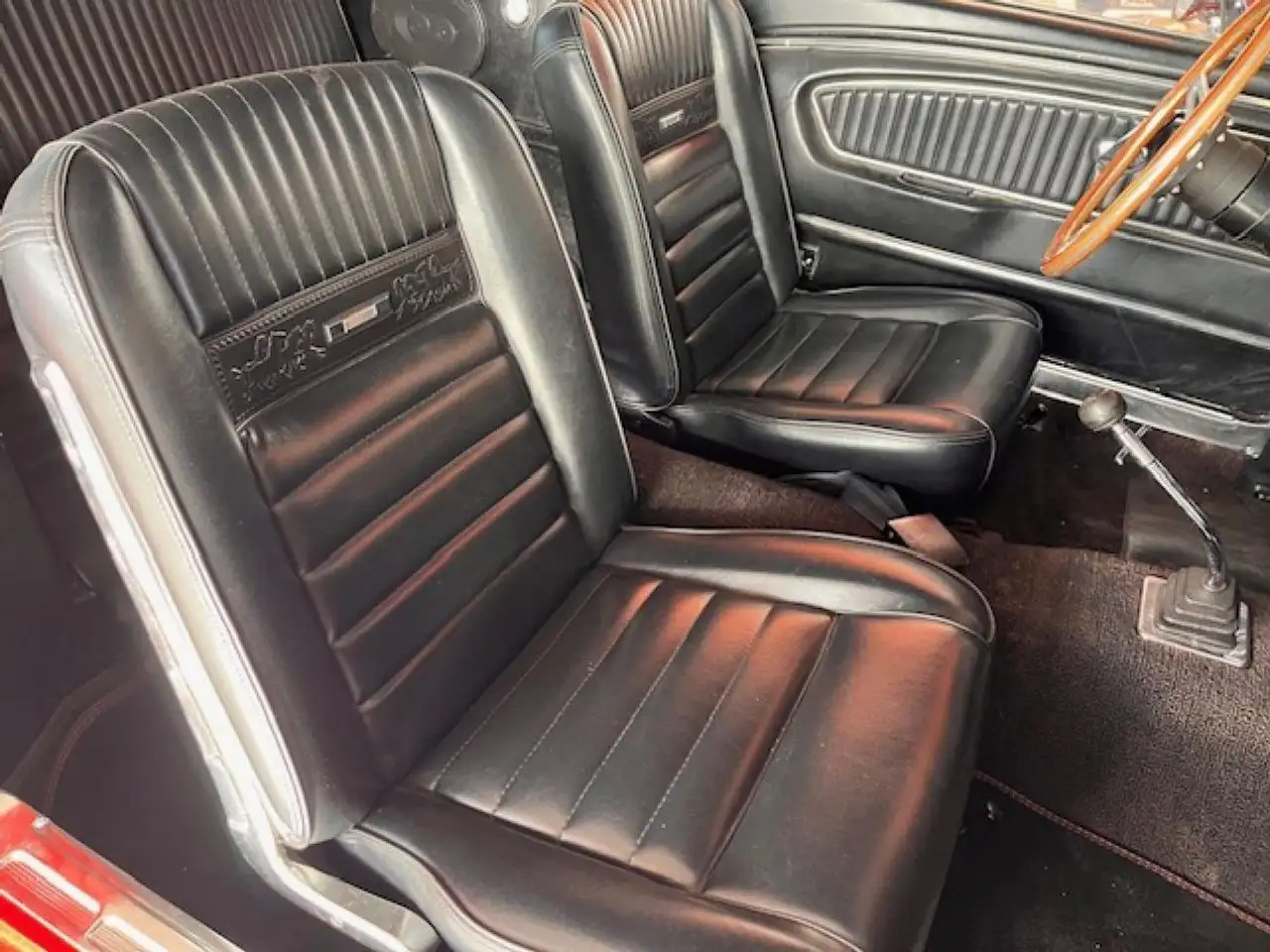 Ford Mustang FASTBACK 289 CI V8 1965 ROUGE BANDES BLANCHES, foto 8