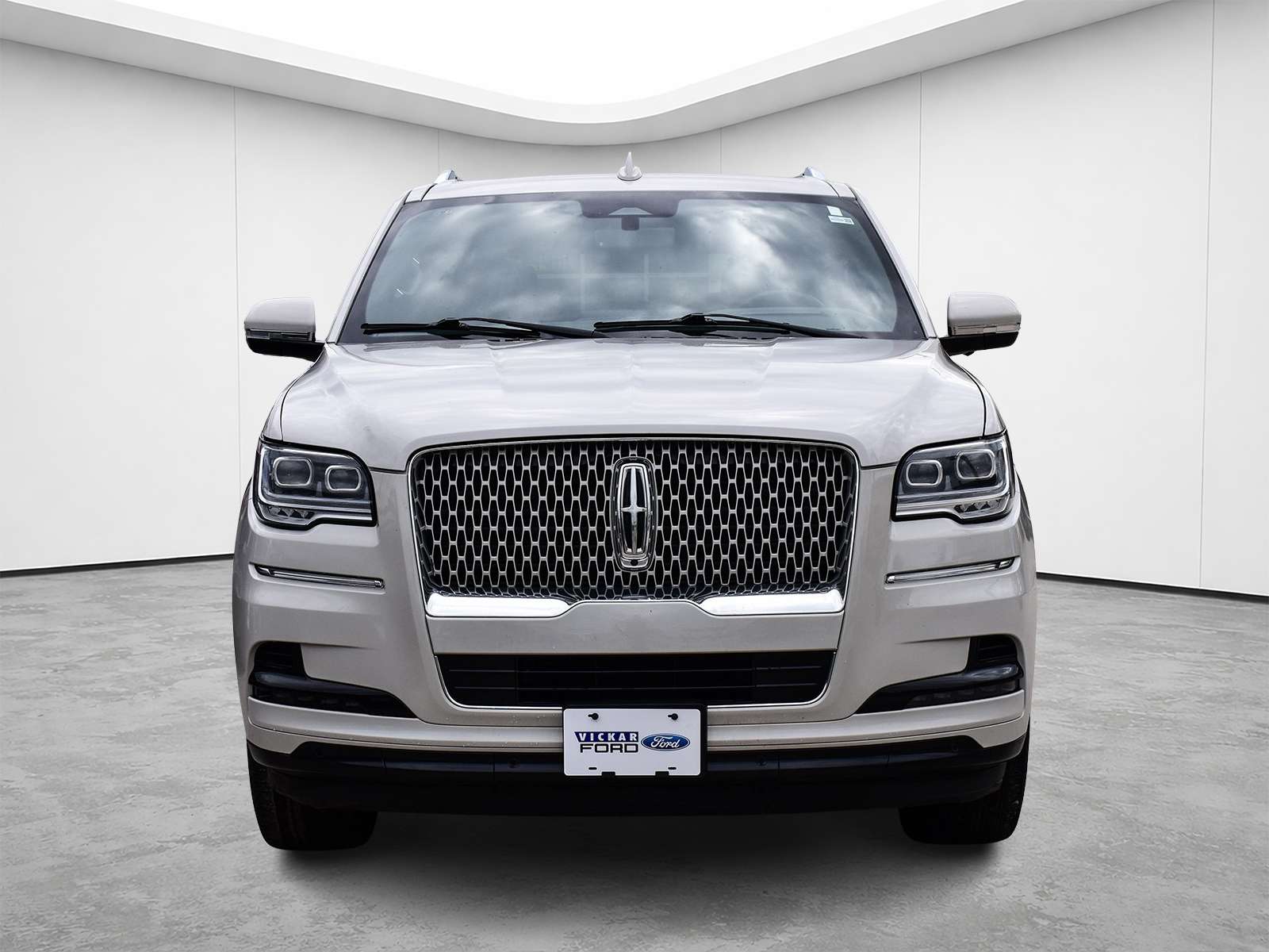 2024 Lincoln Navigator Reserve 4x4 Loaded Powerful Twin Turbo Black Pkg — снимка 2