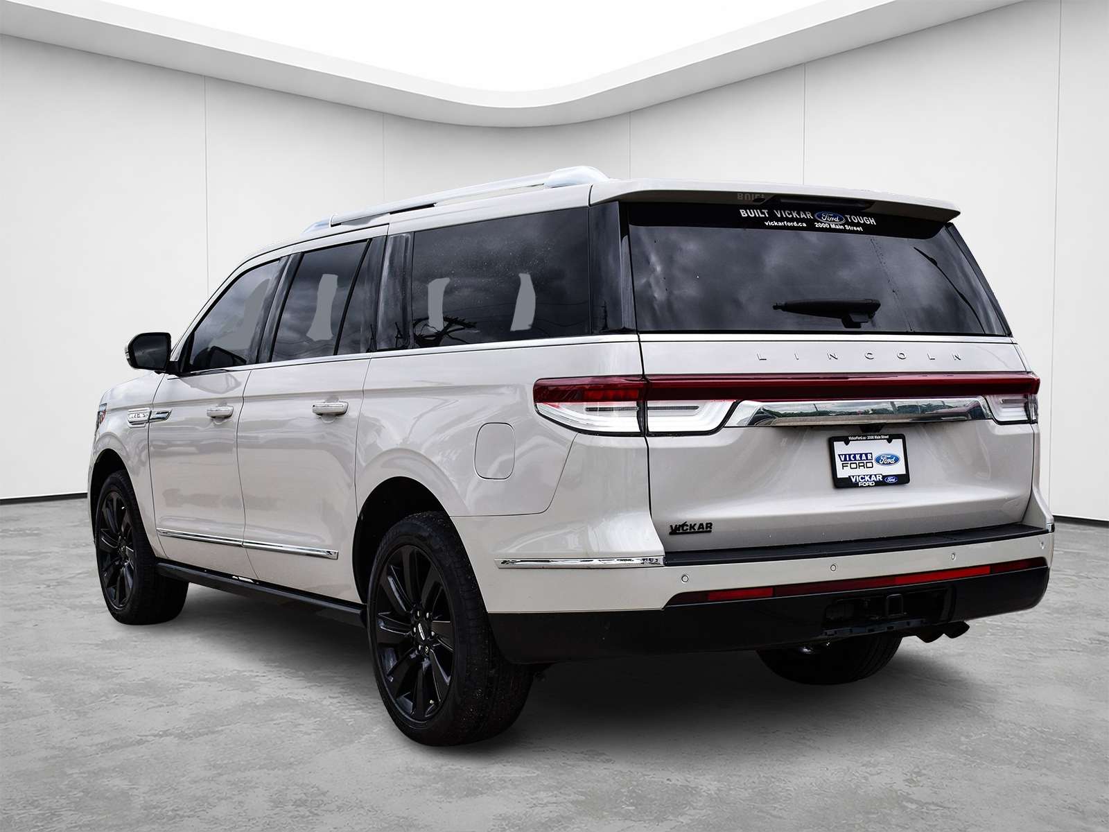 2024 Lincoln Navigator Reserve 4x4 Loaded Powerful Twin Turbo Black Pkg — снимка 4