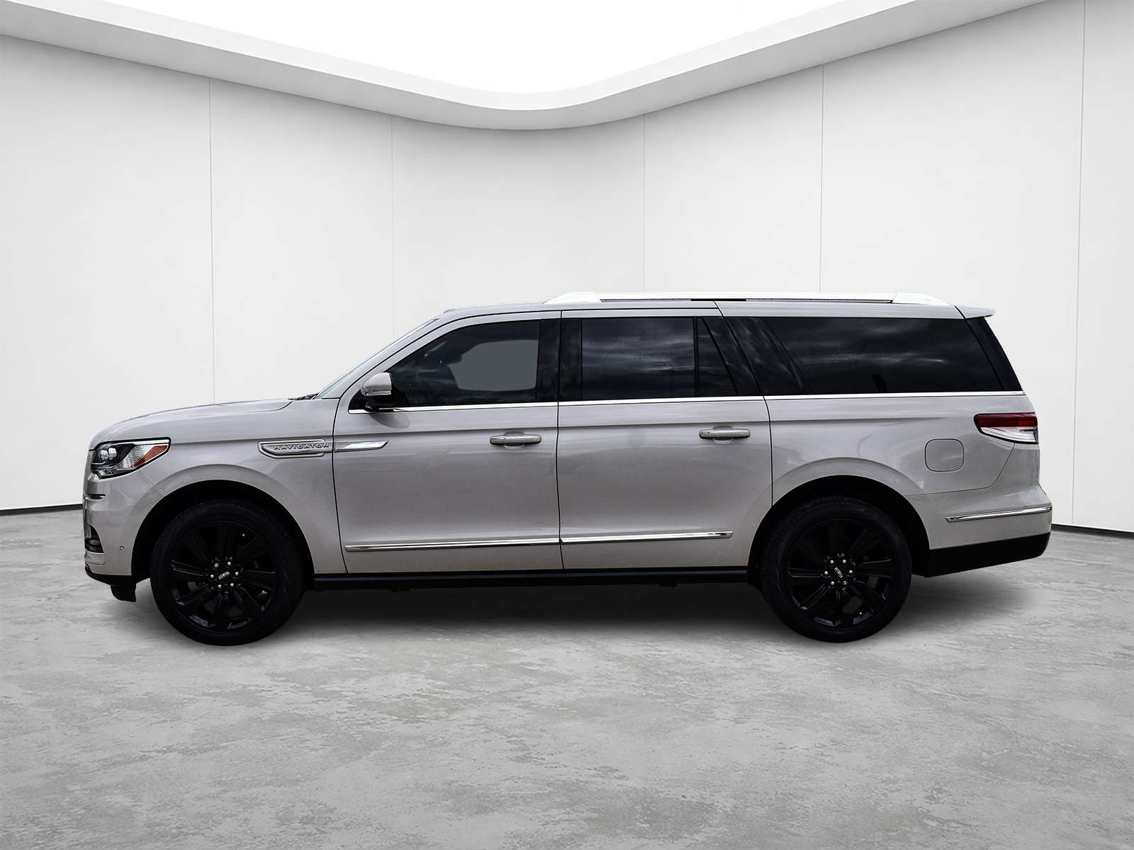 2024 Lincoln Navigator Reserve 4x4 Loaded Powerful Twin Turbo Black Pkg — снимка 3