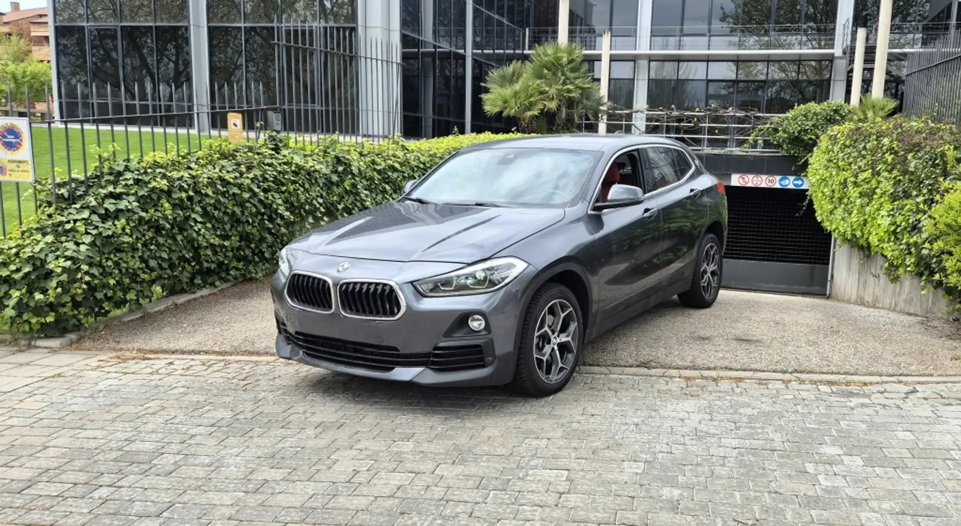 BMW X2 xDrive 18dA M Sport Gris - 1