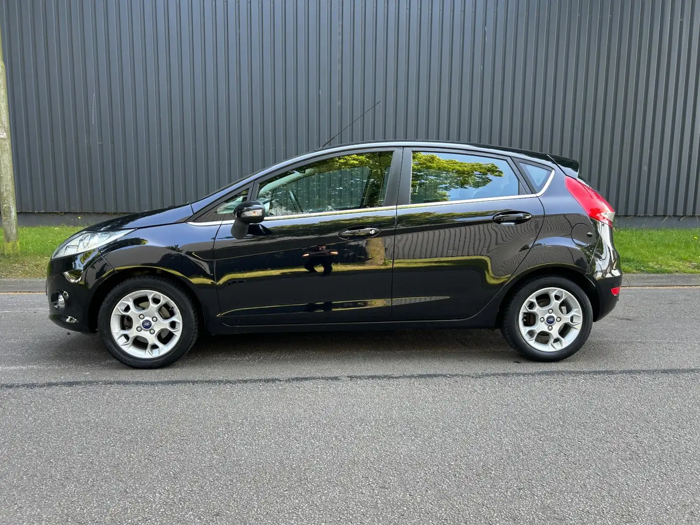 Ford Fiesta 1.25 Titanium Clima/Cruise/Bluetooth/Pdc/Trekhaak Noir - 2