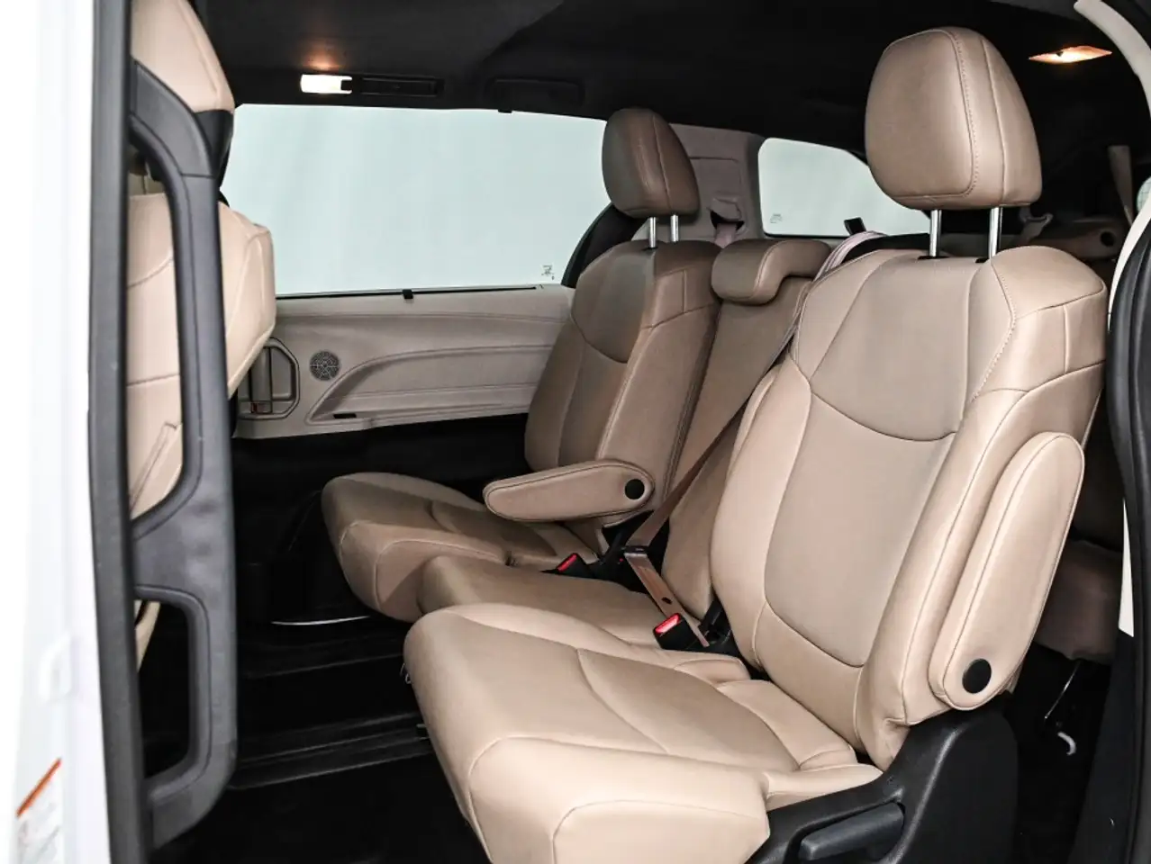Toyota Sienna снимка Toyota Sienna