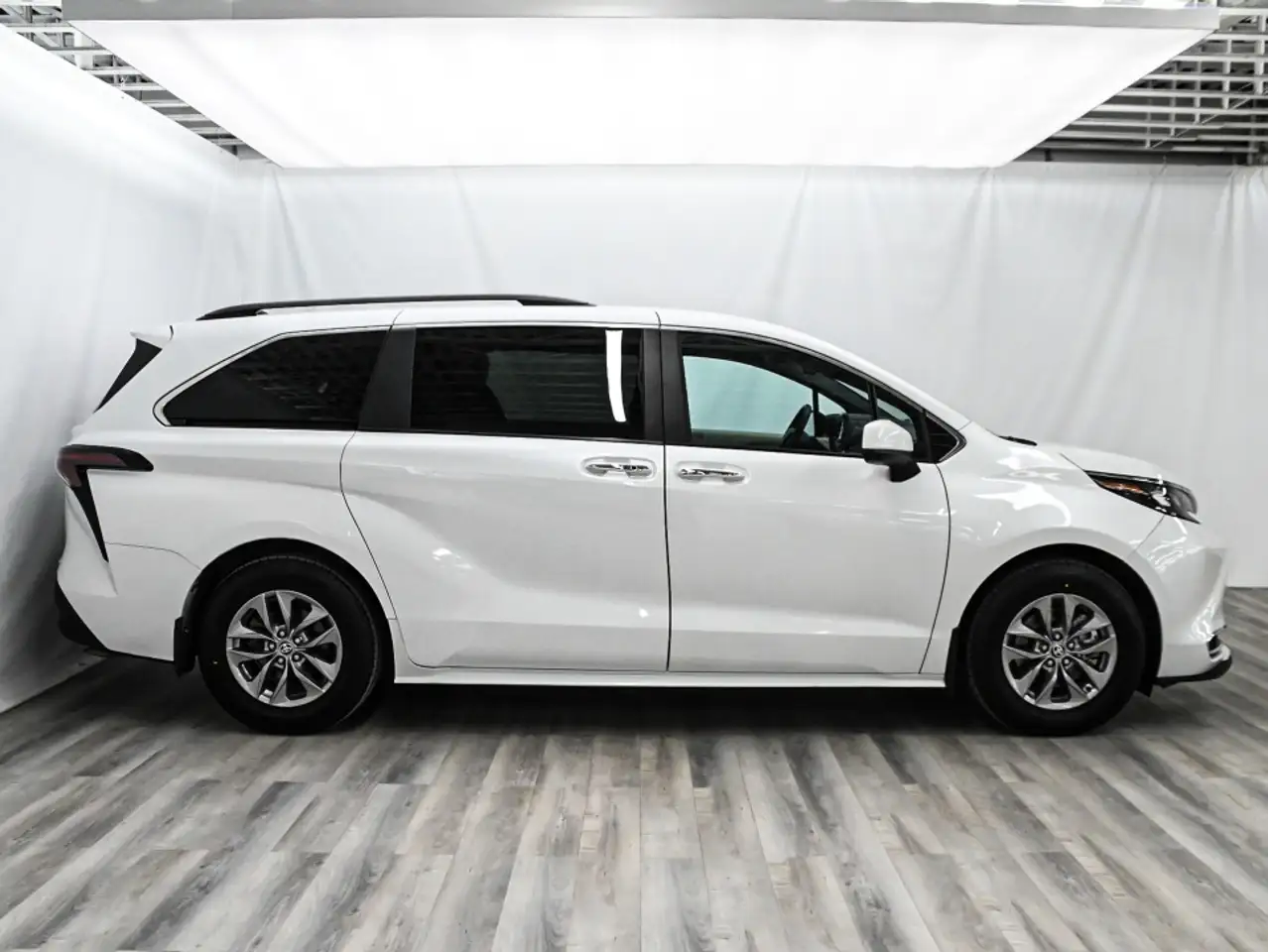 Toyota Sienna снимка Toyota Sienna