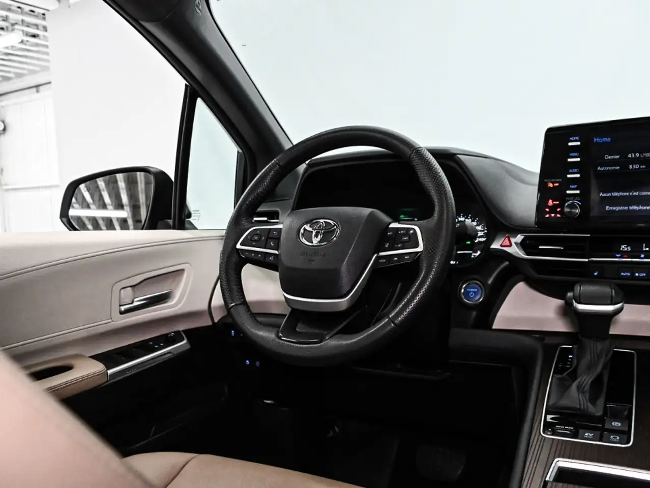 Toyota Sienna снимка Toyota Sienna