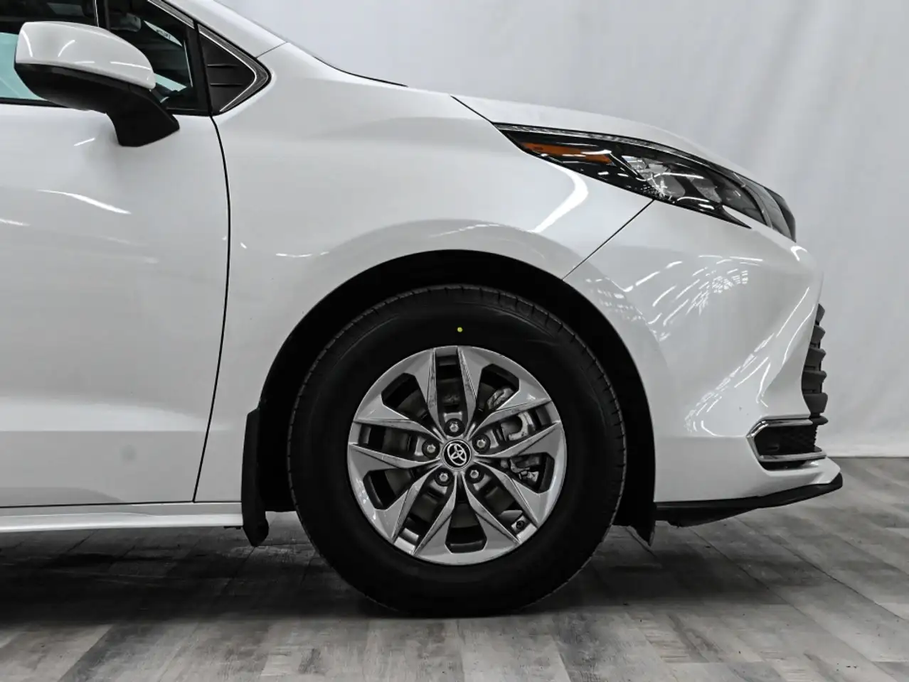 Toyota Sienna снимка Toyota Sienna