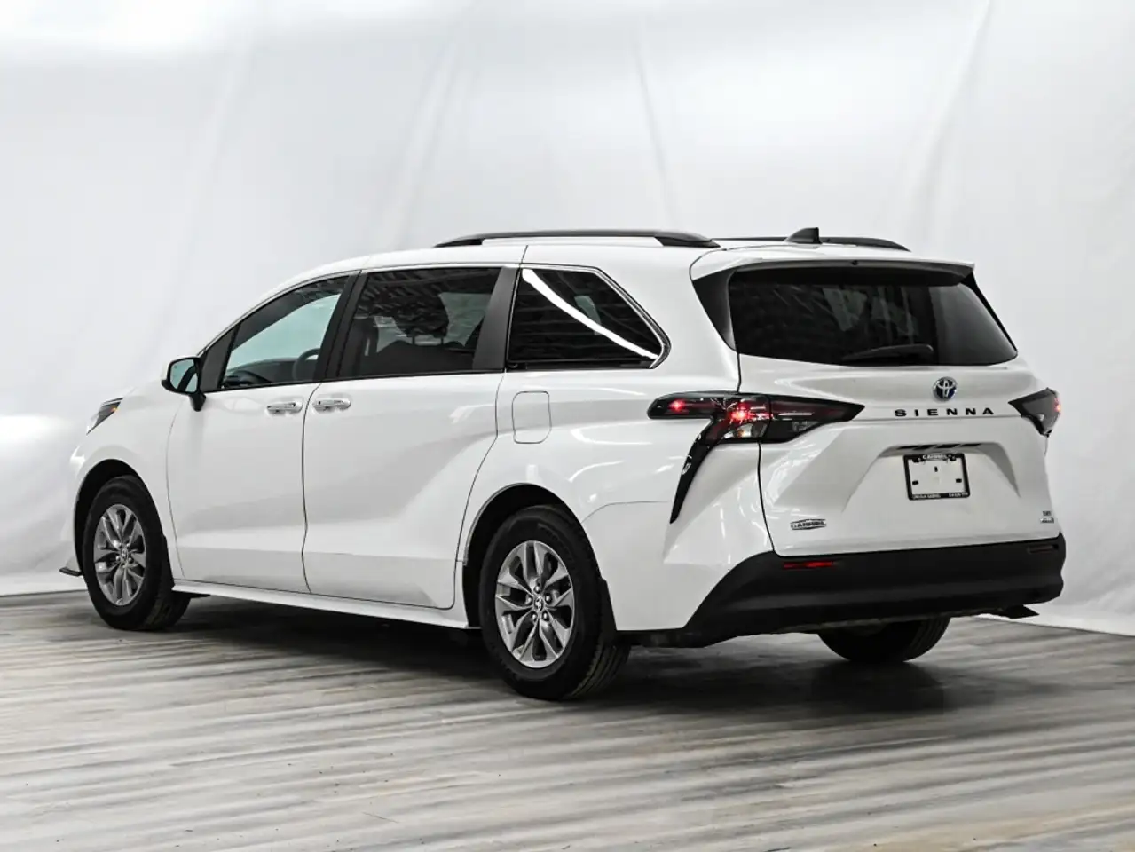 Toyota Sienna снимка Toyota Sienna