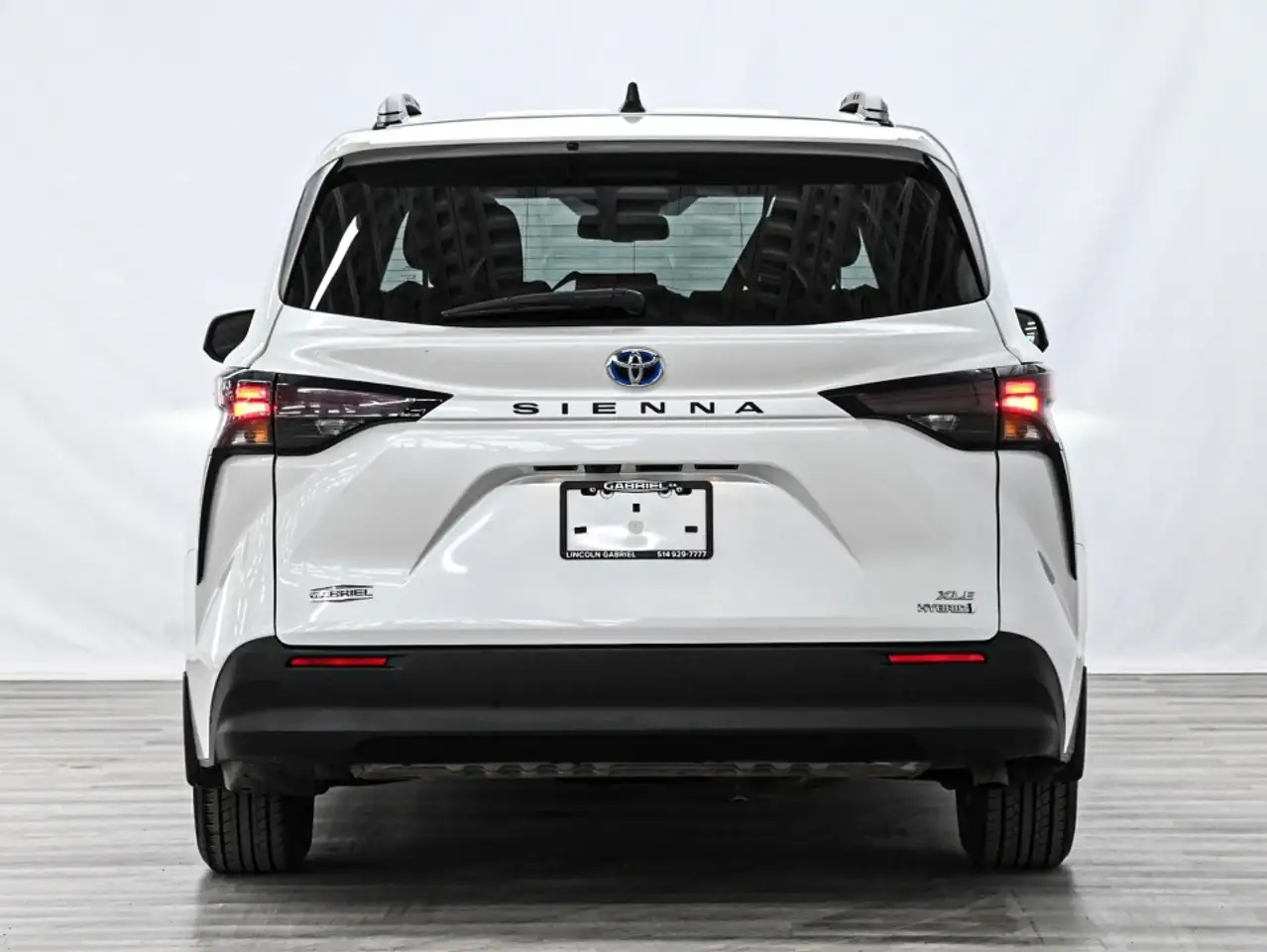 Toyota Sienna снимка Toyota Sienna