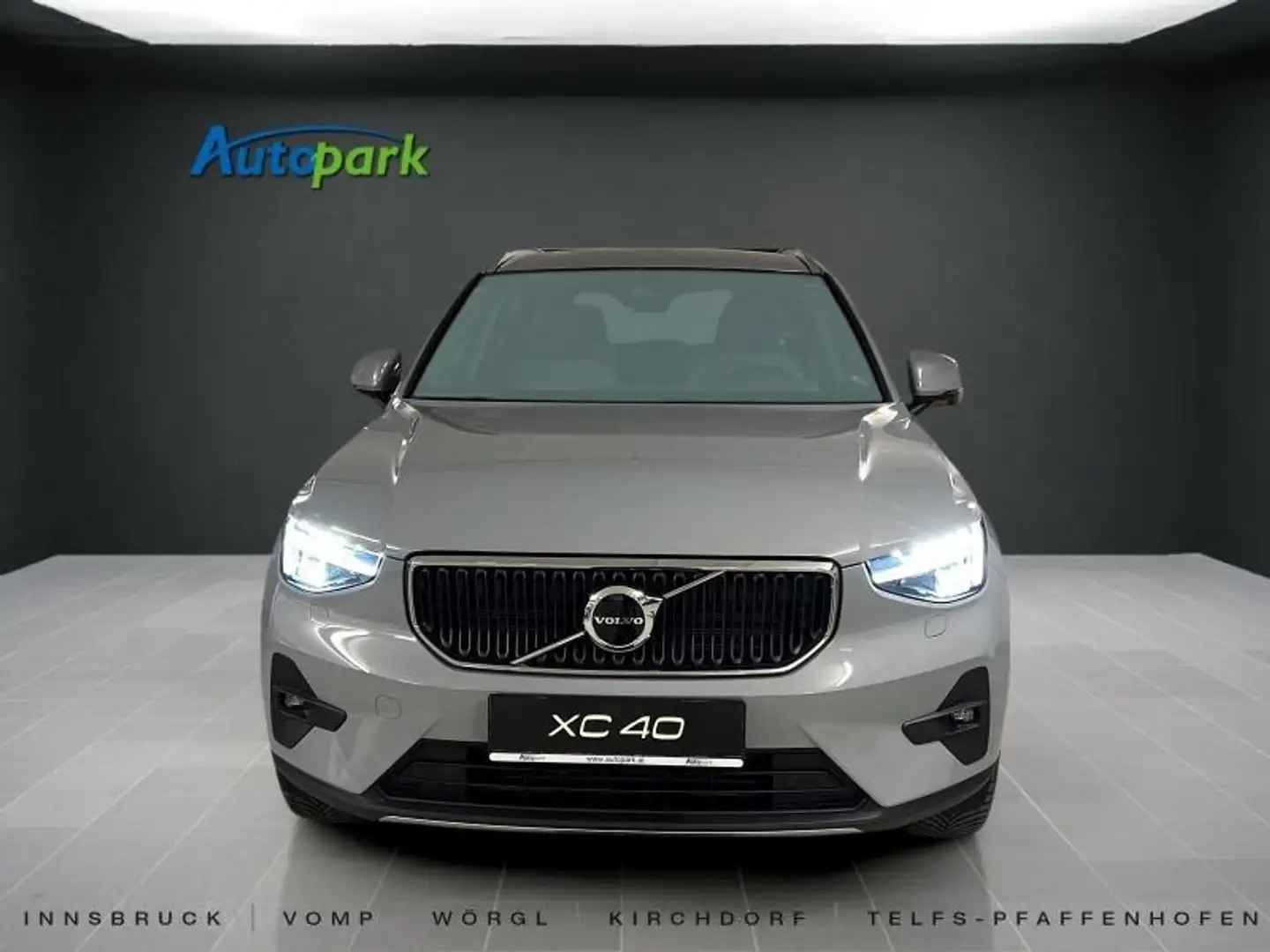 Volvo XC40 T2 Automatikgetriebe Essential Grau - 2
