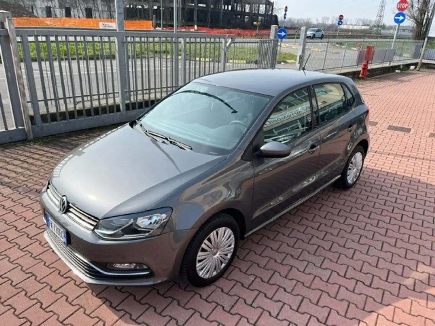 Volkswagen Polo 1.0 MPI 75 CV 5p. Comfortline Gris - 1