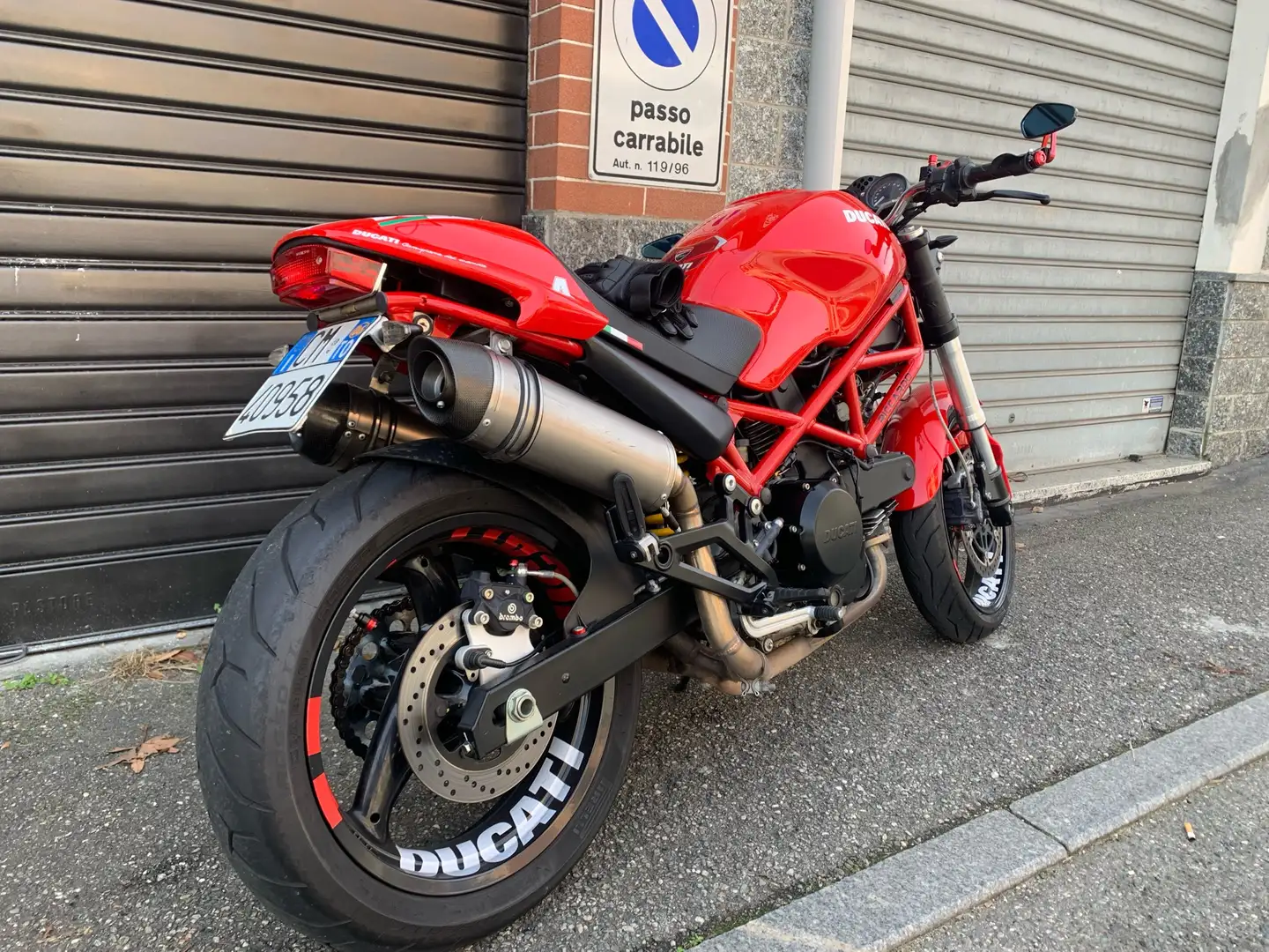 Ducati Monster 695 Rojo - 2