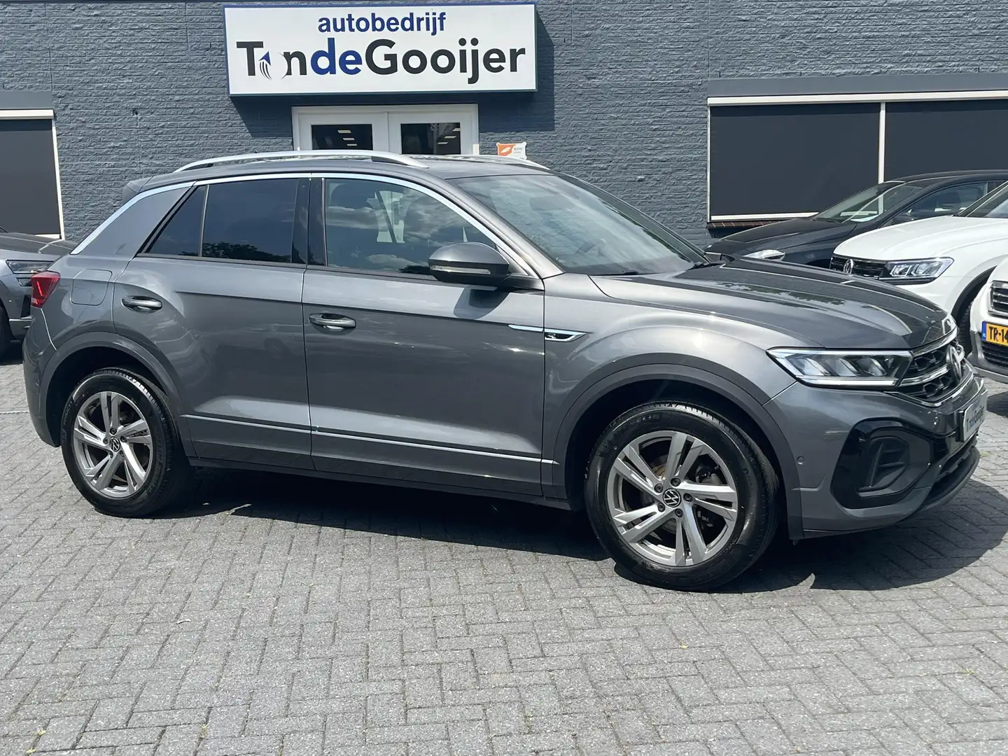 Volkswagen T-Roc 1.5 TSi DSG R-Line (2X) | 5 JAAR FABRIEKSGARANTIE! Gris - 1