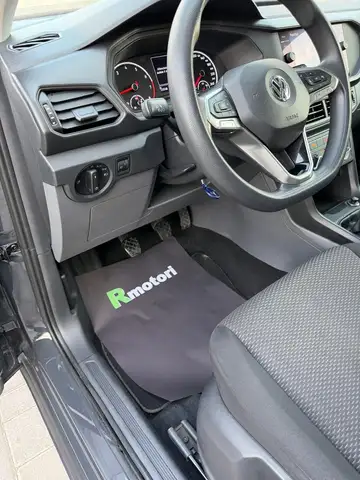 Volkswagen T-Cross view 4