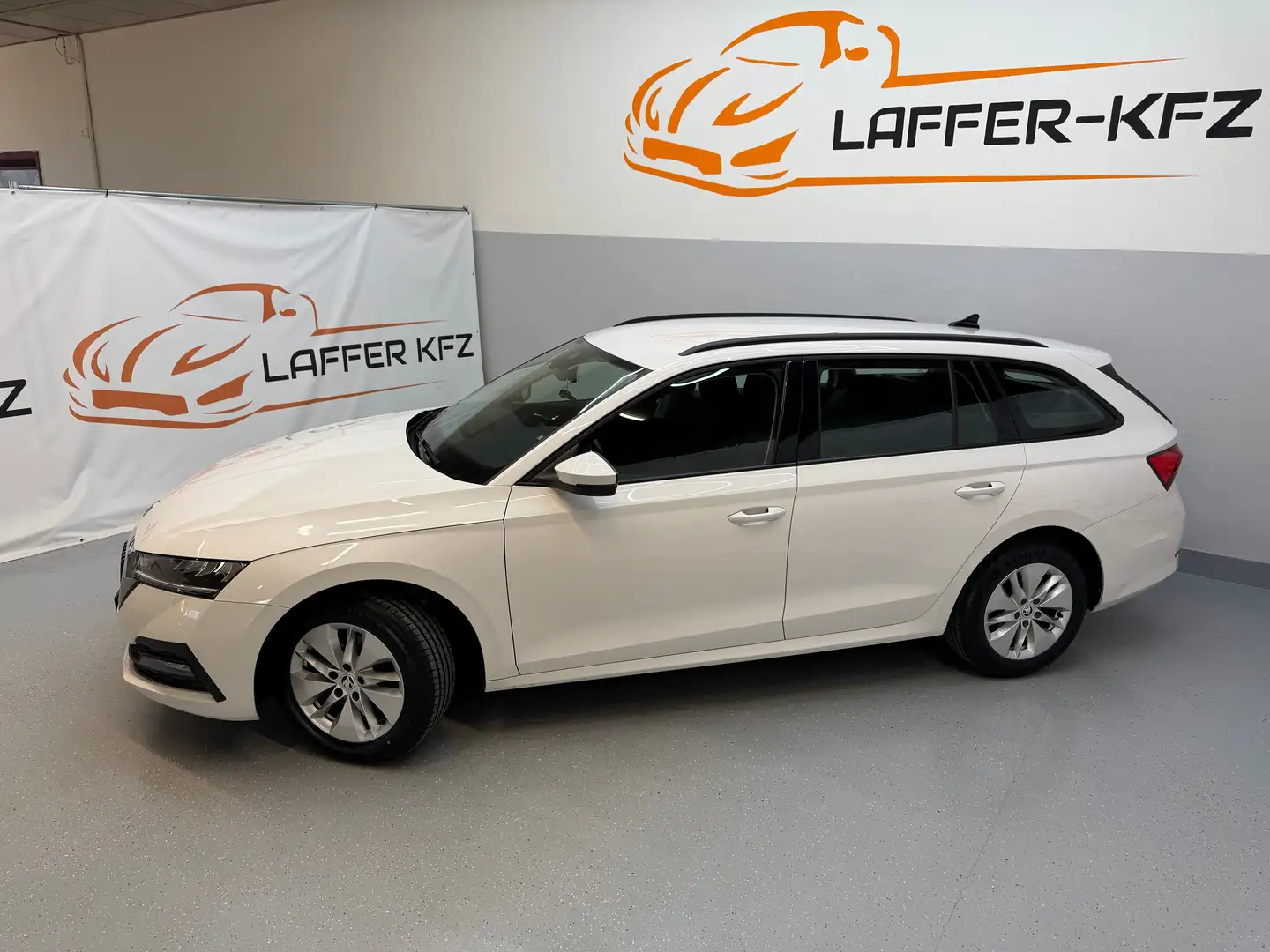 Skoda Octavia Combi Ambition 2,0 TDI DSG SITZHZG APP PDC TEMP Weiß - 2