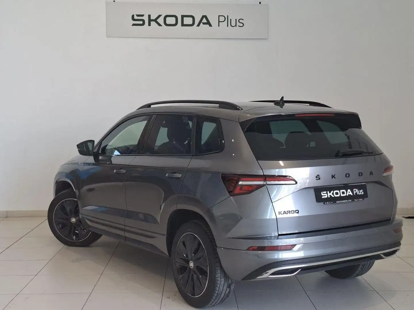 Skoda Karoq 1.5 TSI Sportline ACT DSG 110KW Gris - 2