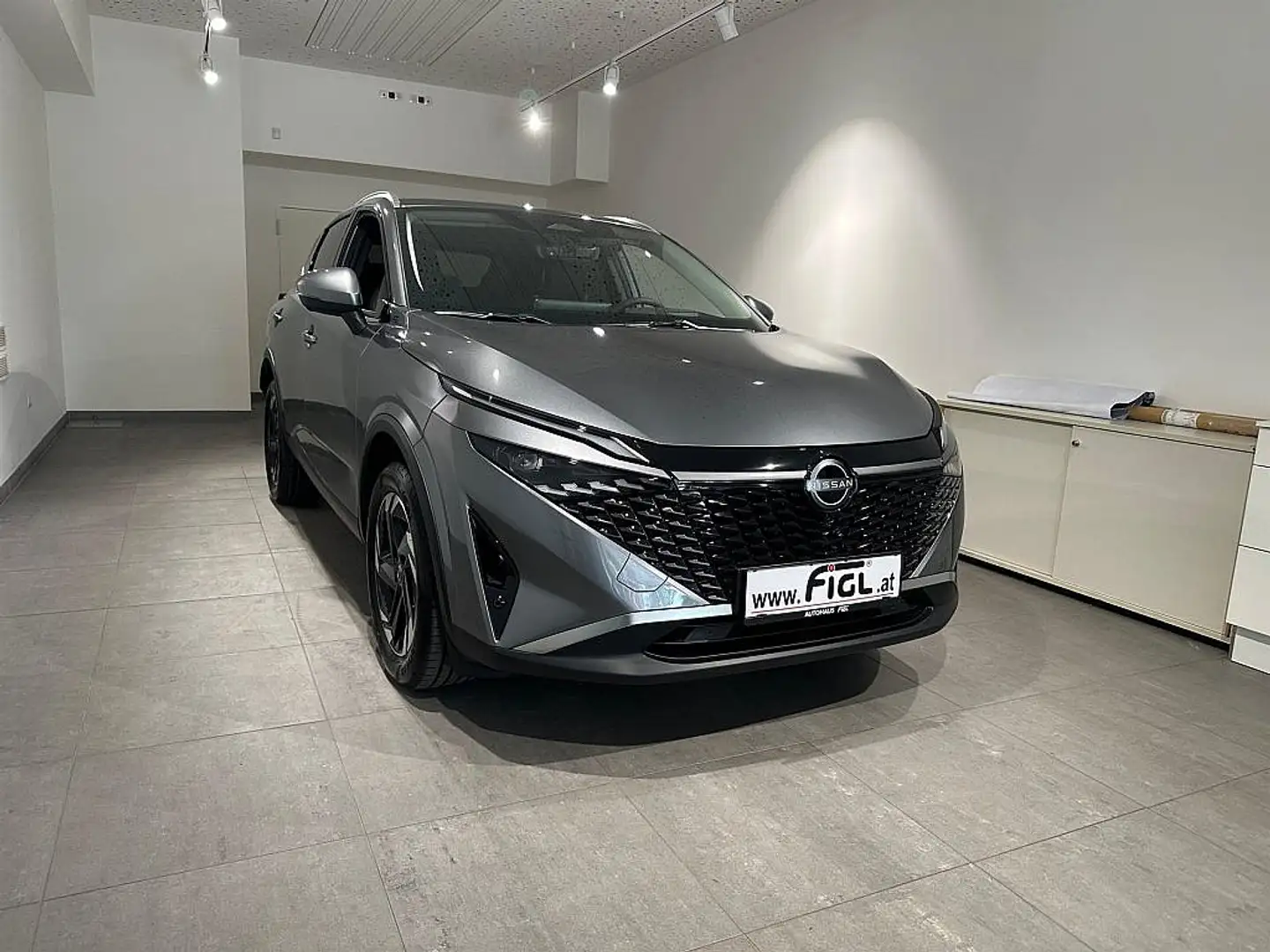 Nissan Qashqai 1.3 DIG-T MHEV 158 X-Tronic N-connecta+ Grijs - 1
