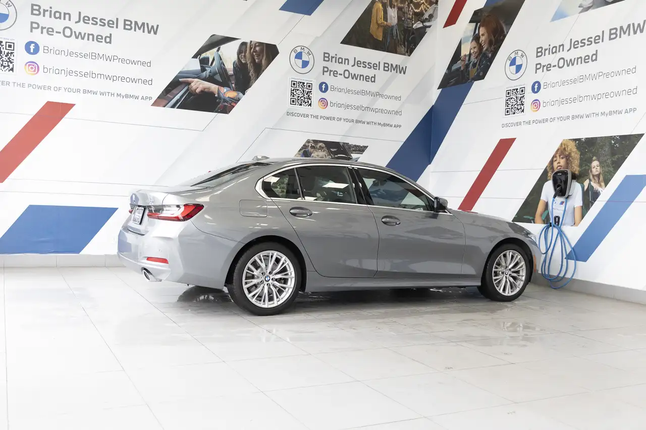 BMW 3 Series снимка BMW 3 Series