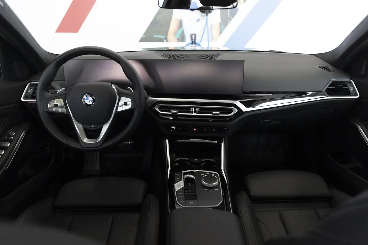 BMW 3 Series снимка BMW 3 Series