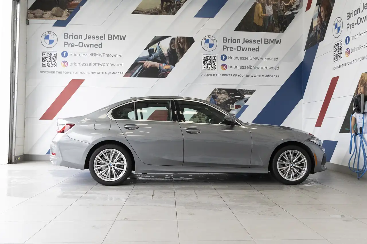 BMW 3 Series снимка BMW 3 Series