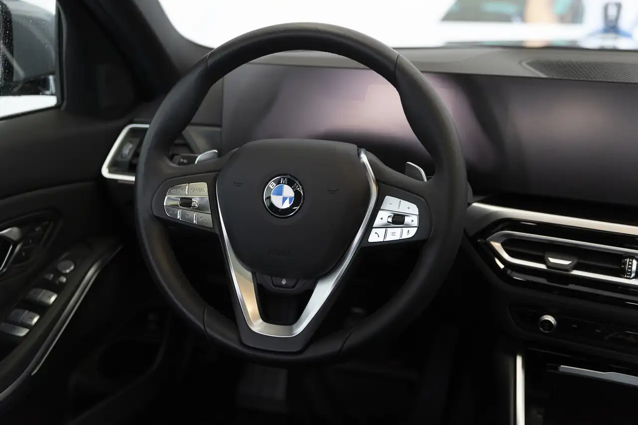 BMW 3 Series снимка BMW 3 Series