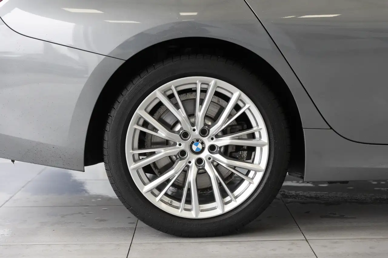 BMW 3 Series снимка BMW 3 Series