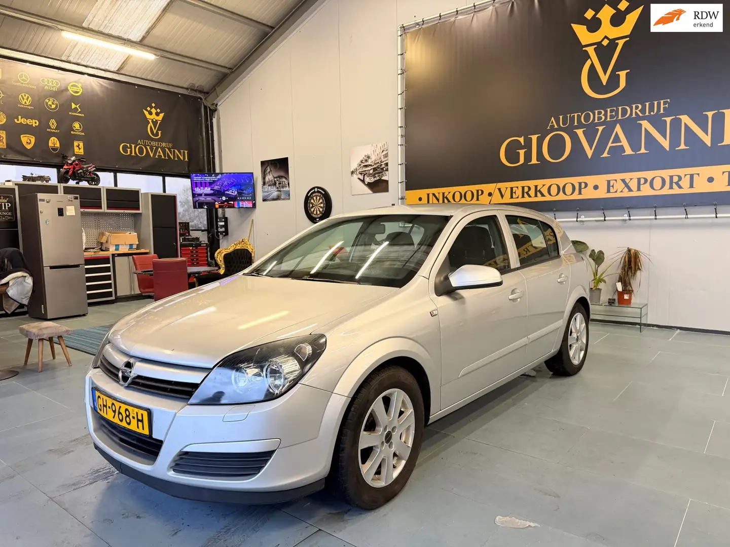 Opel Astra 1.6 Essentia inruil mogelijk Grau - 1