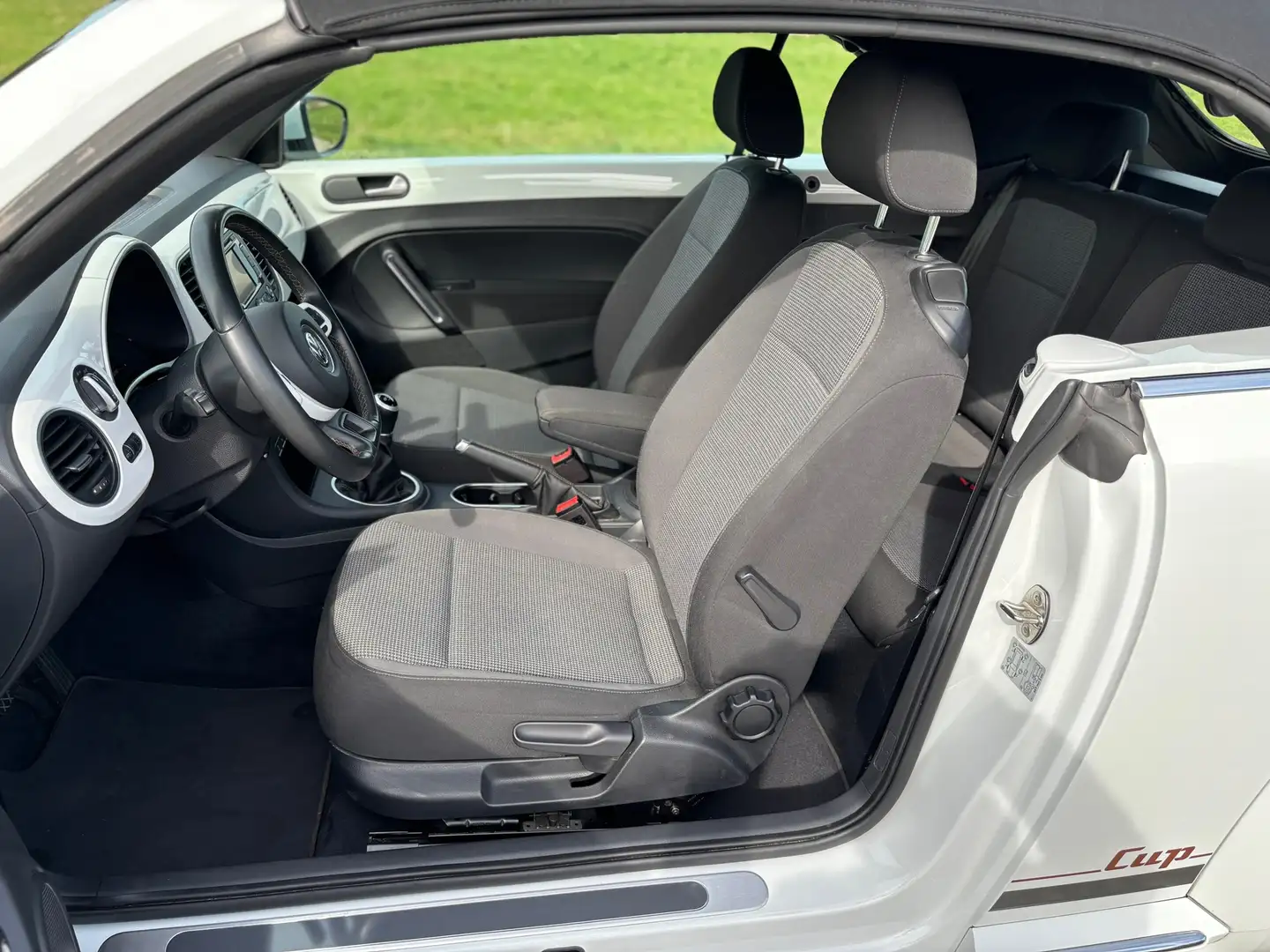 Volkswagen Beetle Cabriolet 1.2 TSI Design BlueMotion Cup NIEUWSTAAT Wit - 2