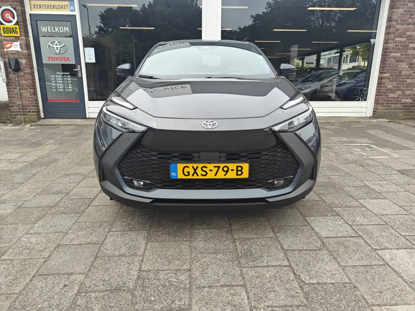 Toyota C-HR 2.0 PHEV 220 Dynamic Grau - 2