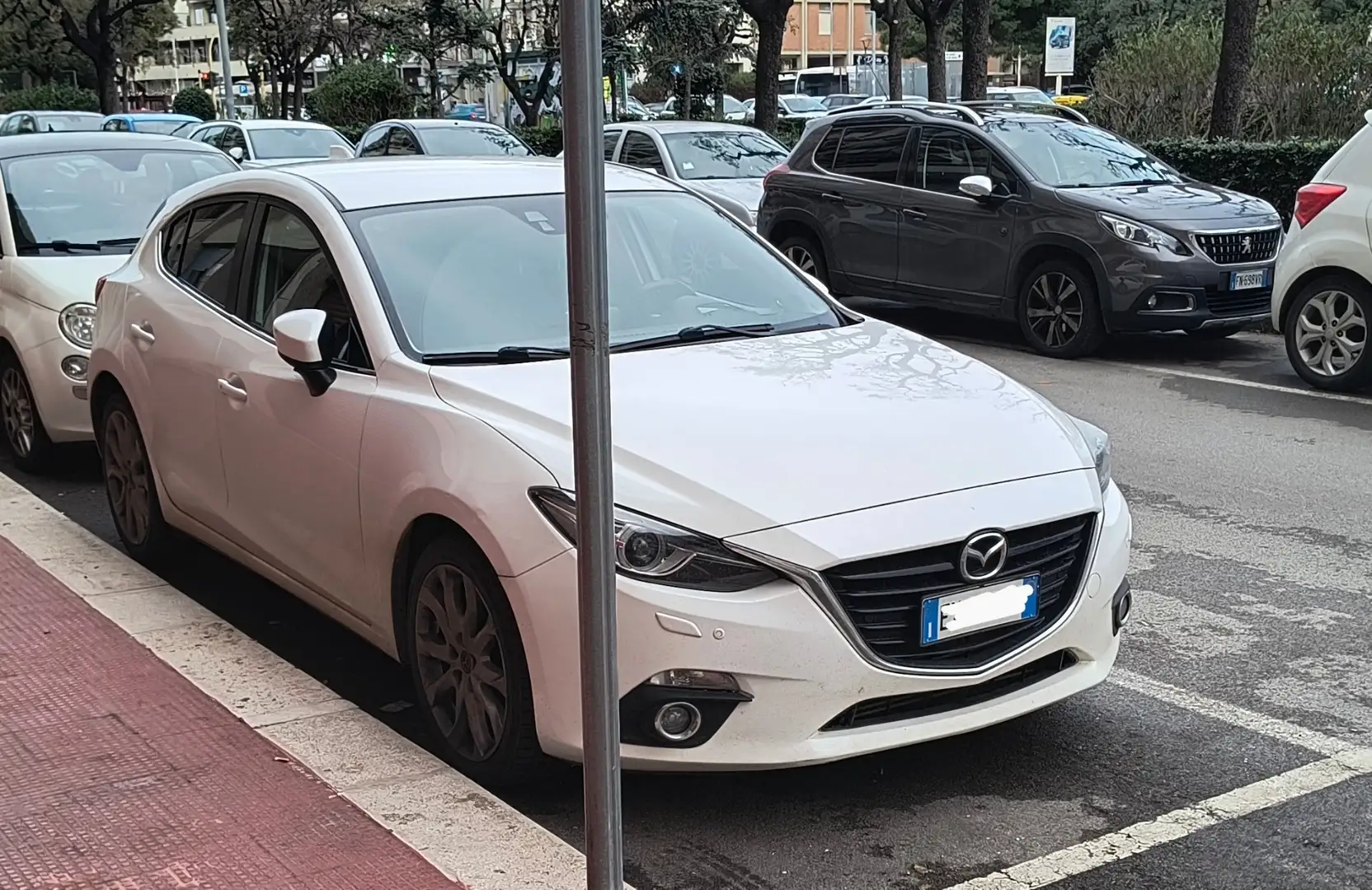 Mazda 3 2.2 SKYACTIV-D 150CV EXCEED Bianco - 2