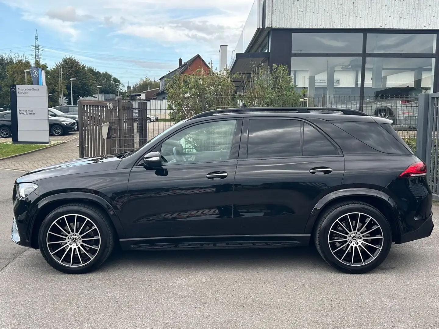 Mercedes-Benz GLE 400 d 4Matic AMG Pano Sitzbelü 360 Distr Negru - 2