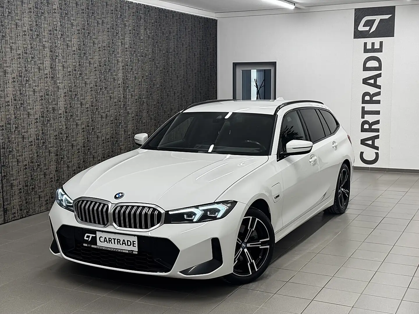 BMW 330 e M sport / LED/ VIRTUAL/ NAVI/ APP CONNECT/ LA... Weiß - 2