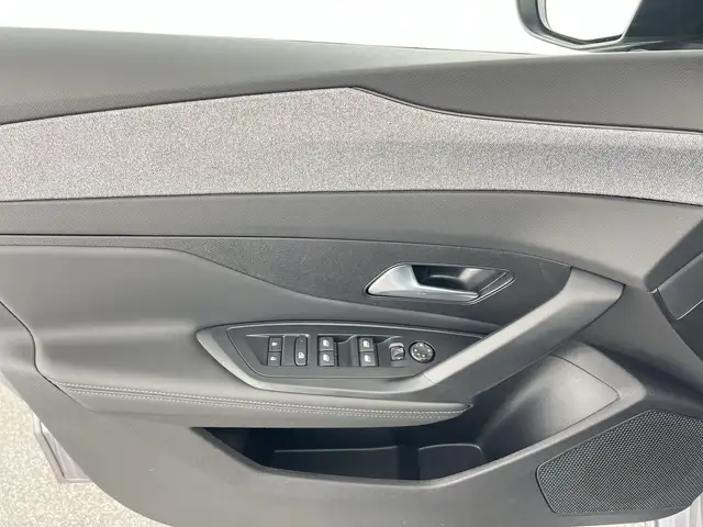 Peugeot 308 view 11