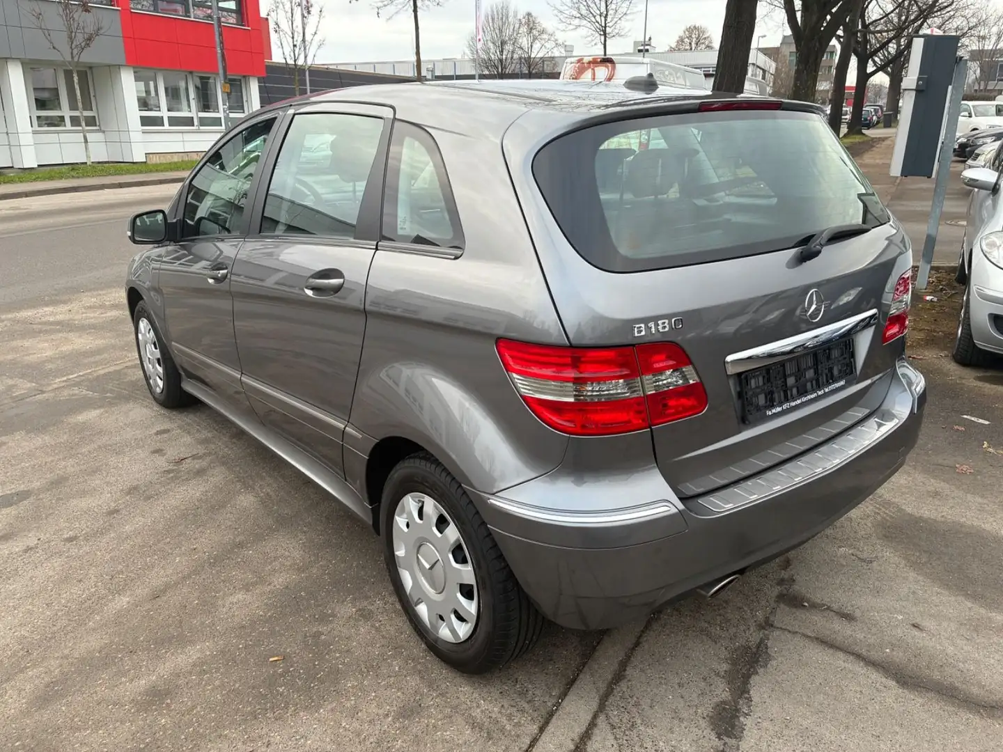 Mercedes-Benz B 180 Grau - 2