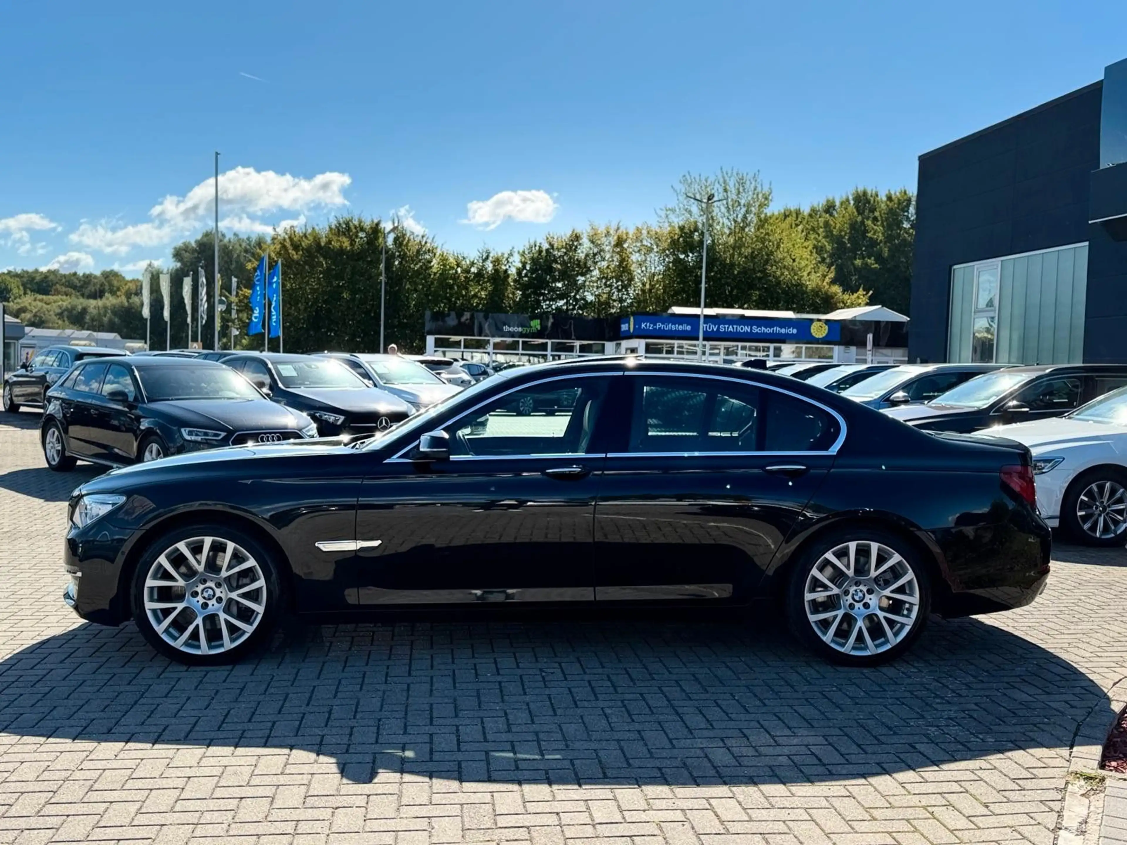 BMW 750 d xDrive"MASSAGE"S.DACH"SPUR ASS."LEDER"LED" — photo 11